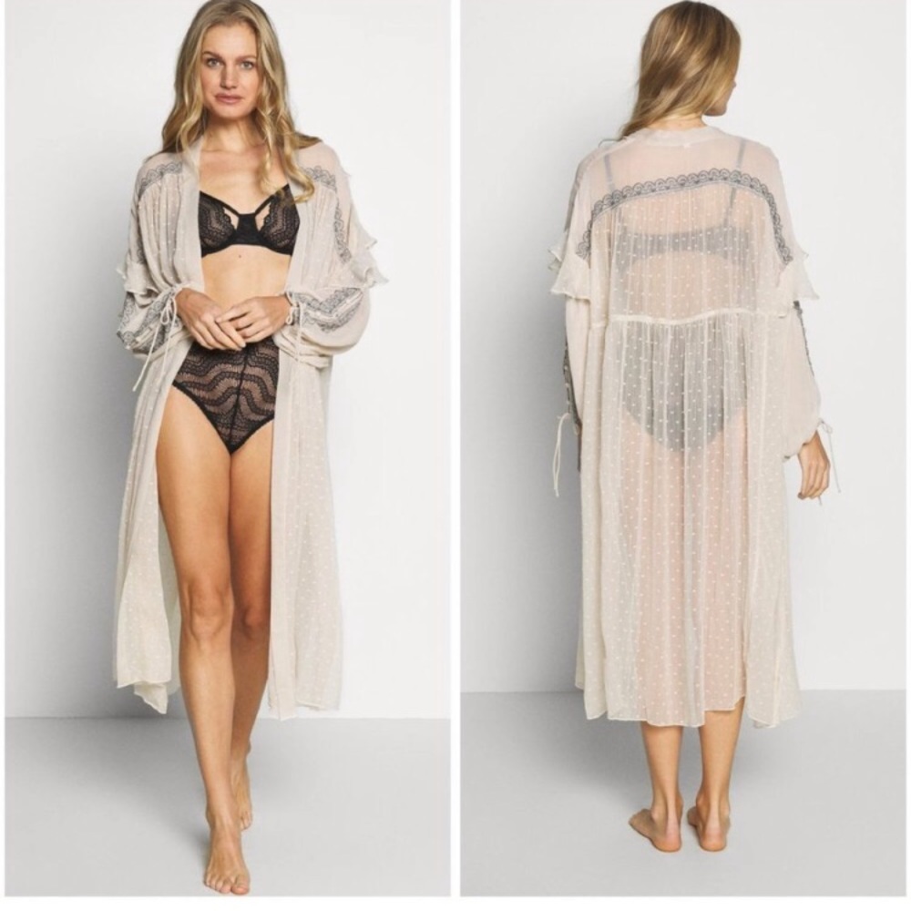 🎉HP💖 NWT Free People Sophia Robe Swiss Dot